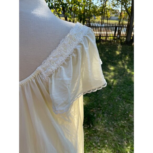 Miss Elaine Silk Essence Cream Nightgown M Lace Trim Nylon Short Sleeves Made In - Picture 11 of 13
